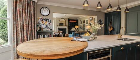 Cookware/dishes/utensils