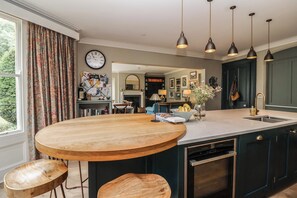Cookware/dishes/utensils
