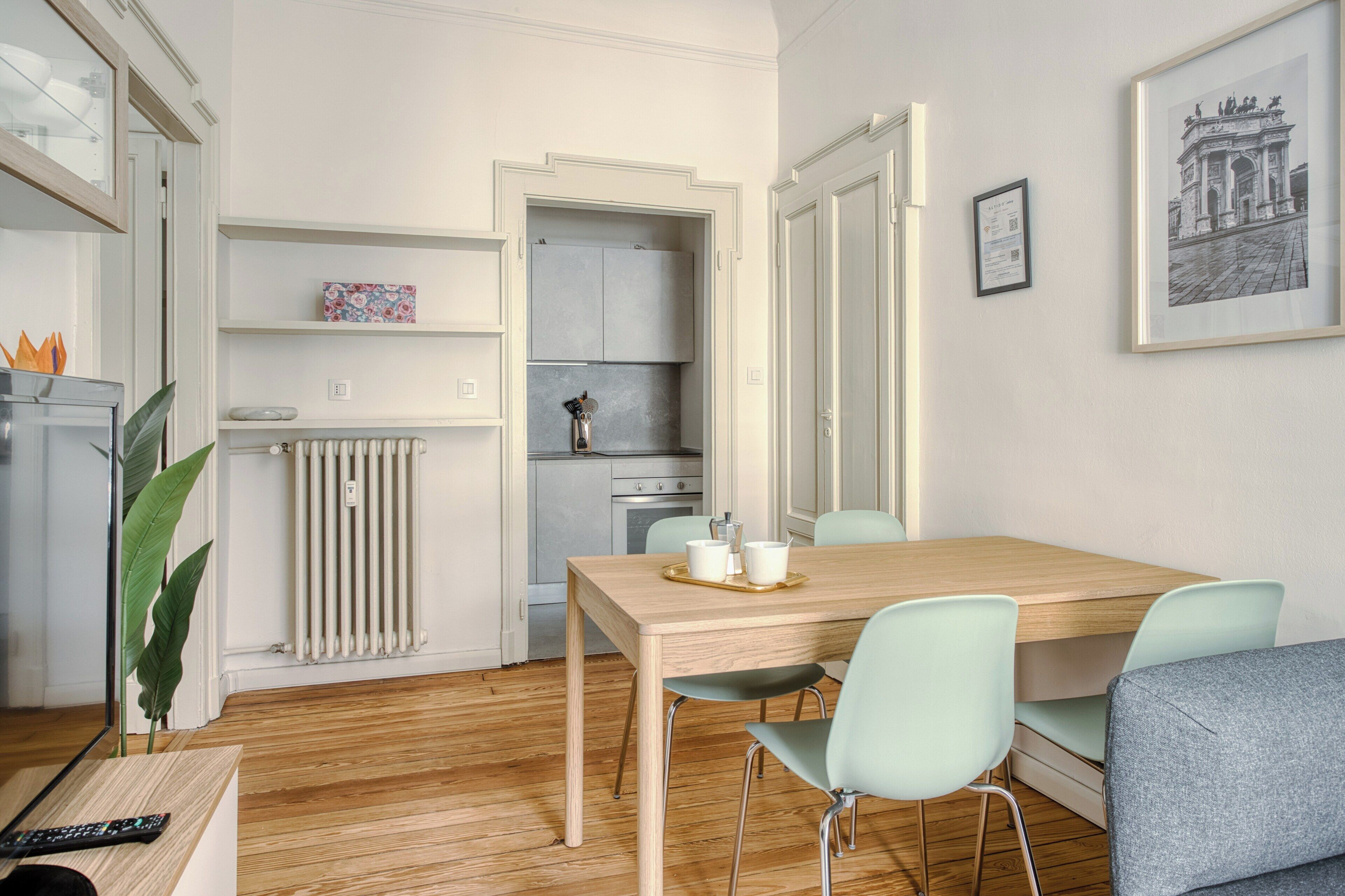 Apartment, 2 Schlafzimmer | Wohnbereich | 43-Zoll-Smart-TV mit Digitalempfang