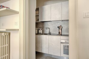 Comfort Apartment, City View | Private kitchen