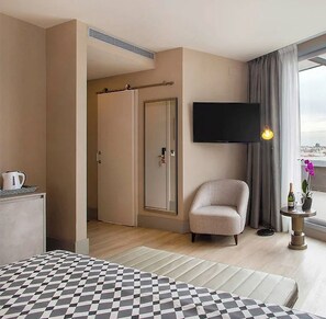 Pillow-top beds, free minibar, desk, laptop workspace