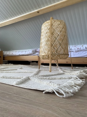 WiFi, bed sheets