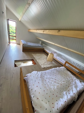 WiFi, bed sheets