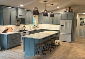 Micro-ondes, four, plaque de cuisson, lave-vaisselle