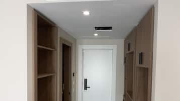 Habitación triple Confort | Caja fuerte, escritorio, sistema de insonorización y wifi gratis