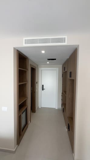 Coffres-forts dans les chambres, bureau, chambres insonorisées