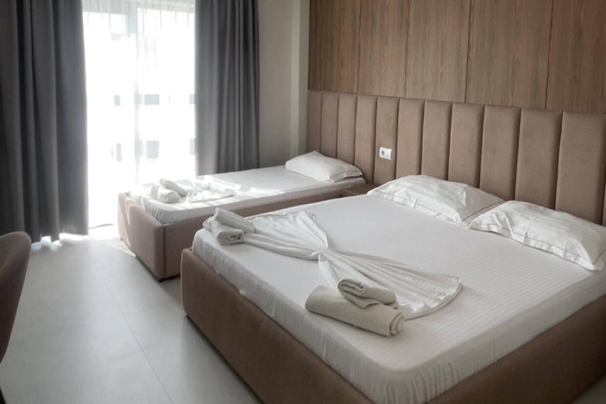 In-room safe, desk, soundproofing, free WiFi