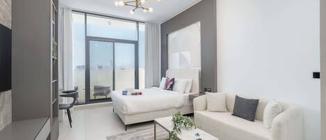 Planxa i posts de planxar, wifi i roba de llit