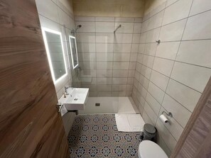 House, 2 Bedrooms, Smoking, Private Pool | Bathroom - Dar Leli Farmhouse Xaghra (Xaghra)
