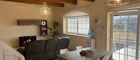 House, 2 Bedrooms, Smoking, Private Pool | Dining room