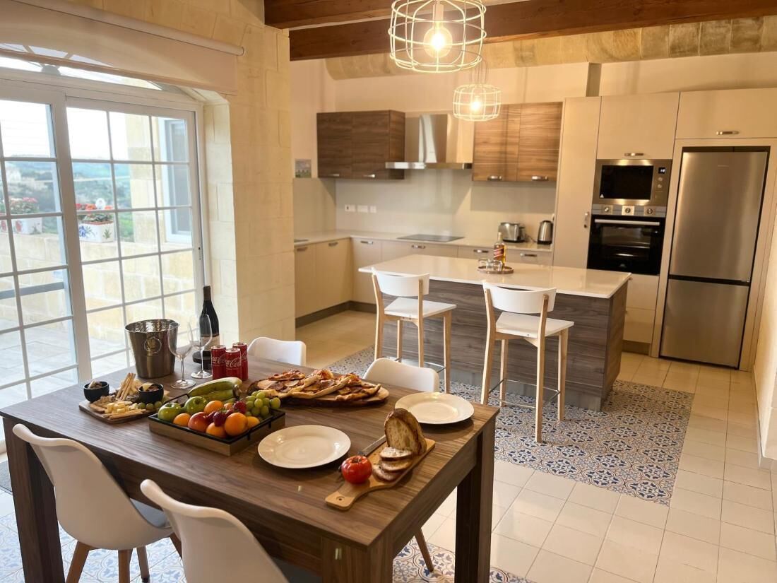 Casa, 2 habitaciones, fumadores, piscina privada | Comedor