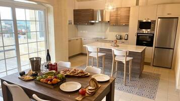 House, 2 Bedrooms, Smoking, Private Pool | Ruang makan