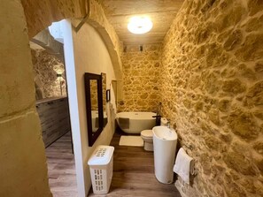 House, 2 Bedrooms, Smoking, Private Pool | Bathroom - Dar Leli Farmhouse Xaghra (Xaghra)
