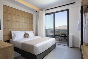 5 habitaciones, caja de seguridad en la habitación y escritorio