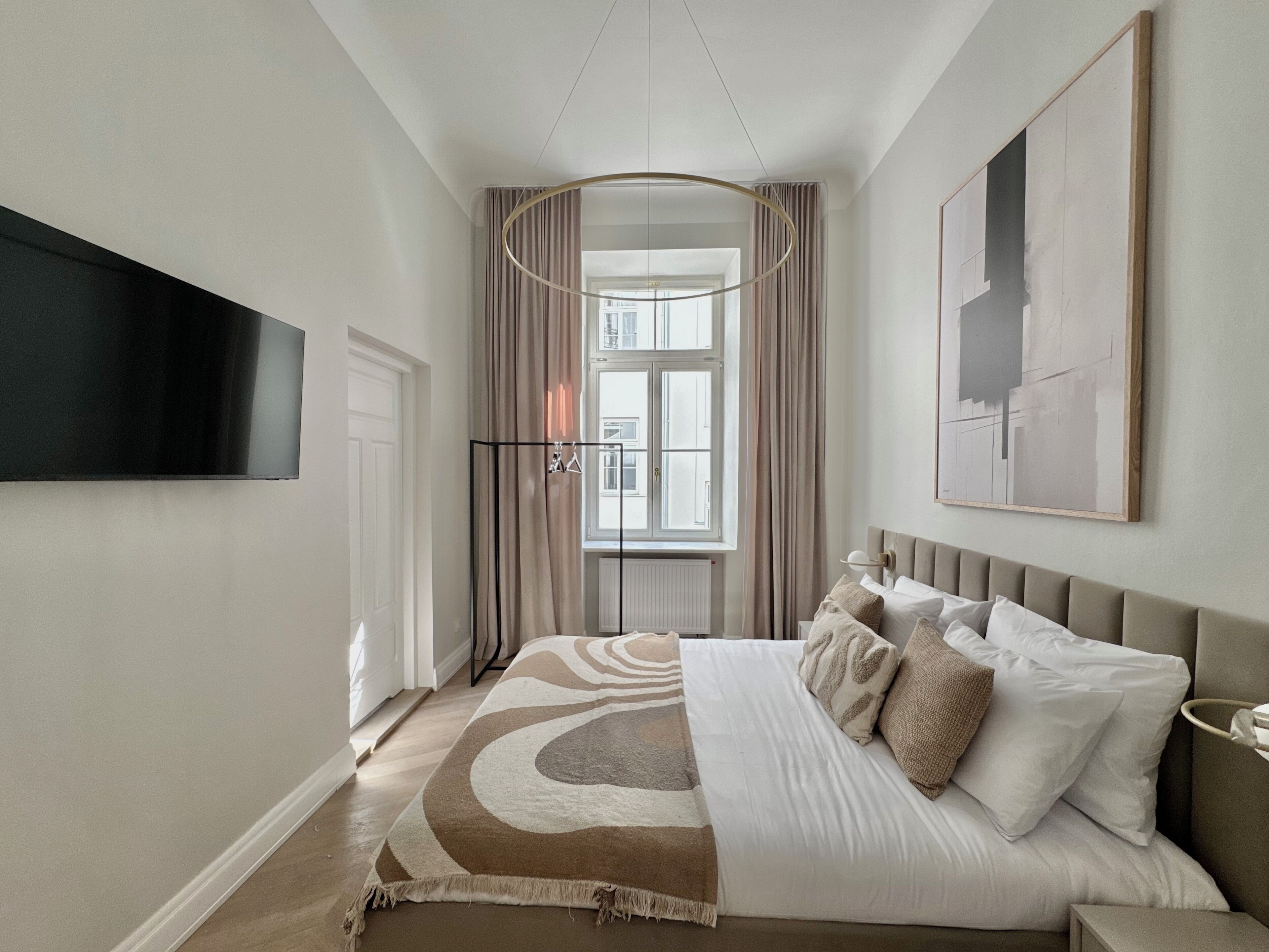 Deluxe Apartment | Individually decorated, individually furnished, desk, laptop workspace