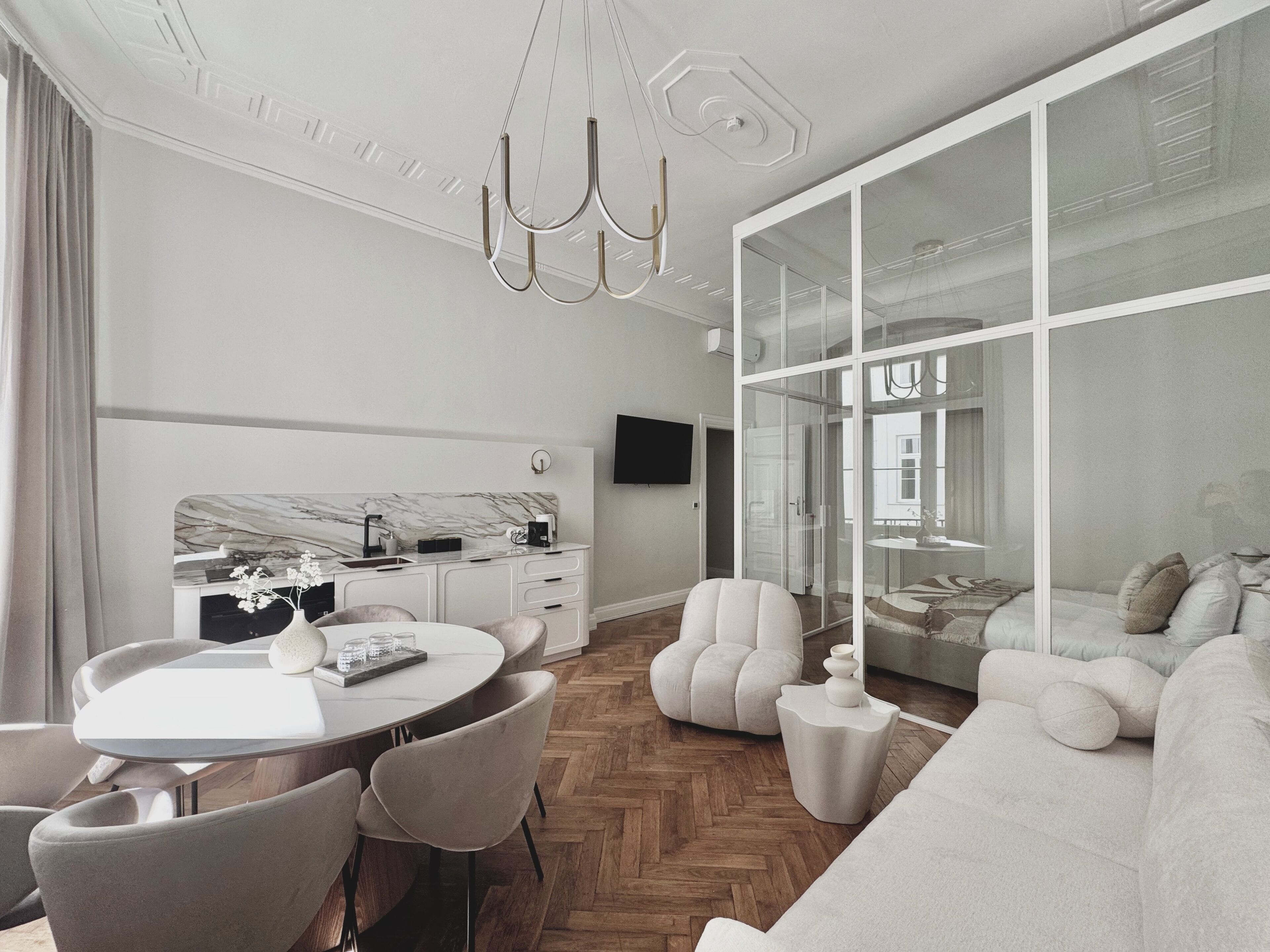 55-吋智慧型電視，提供數位頻道