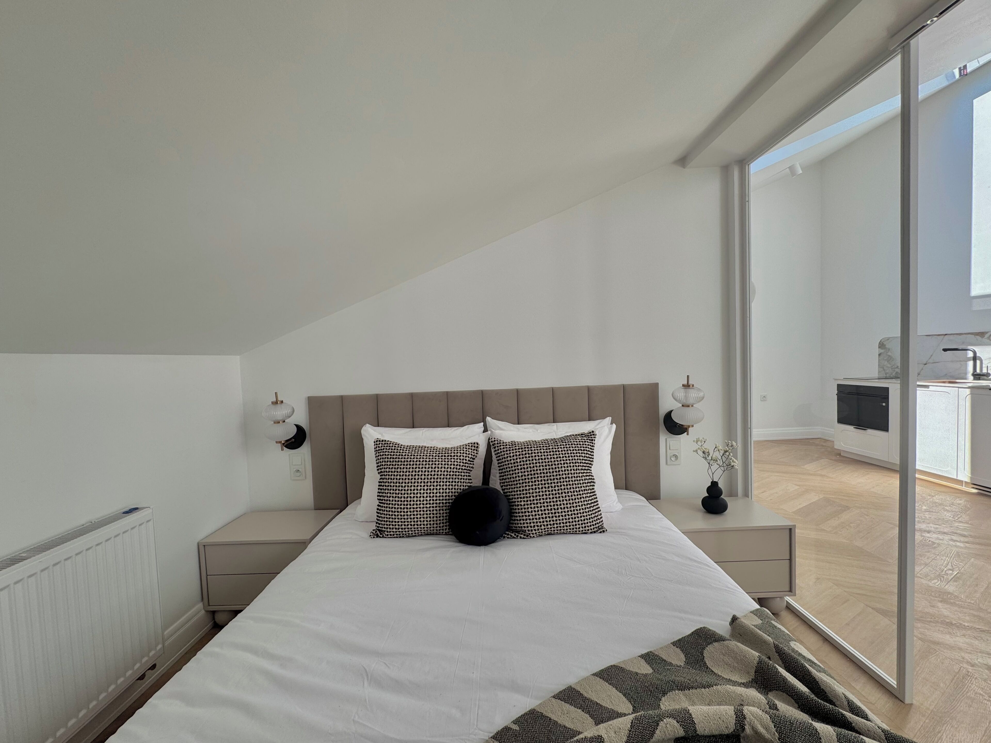 Comfort Apartment | Individually decorated, individually furnished, desk, laptop workspace