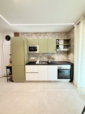 Fridge, microwave, oven, stovetop