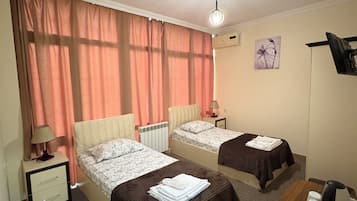 豪華雙人或雙床房 | 筆電工作空間、隔音、熨斗/熨衣板、免費無線上網