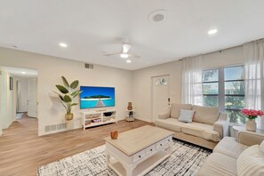 Smart TV, table tennis