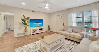 2 Kitchens + Pool + Ping-Pong + Corn Hole + BBQ + Next to Venice Downtown