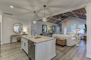 Interior - 3BD Escape for 8 with Fire Pit & Patio, Near Lake LBJ (Cottonwood Shores)