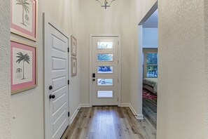 Interior - 3BD Escape for 8 with Fire Pit & Patio, Near Lake LBJ (Cottonwood Shores)