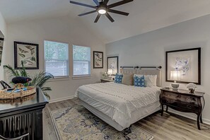 3 slaapkamers, een strijkplank/strijkijzer, wifi, beddengoed