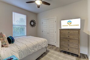 6 bedrooms, iron/ironing board, WiFi, bed sheets