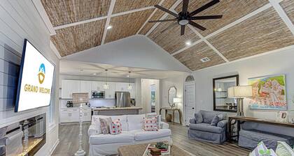 6BD Retreat for 14 with Fire Pit, Patio & Lake Access