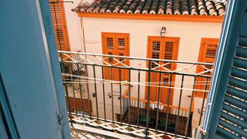 Chambre Triple Deluxe, balcon, vue montagne | Terrasse/Patio