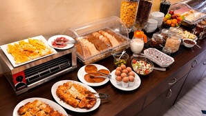 Petit déjeuner buffet servi tous les jours en supplément
