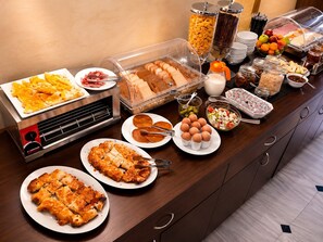 Daily buffet breakfast for a fee - Dias Hotel (Nafplio)