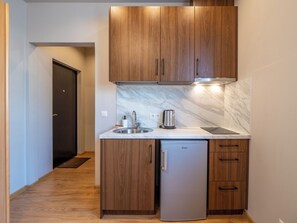 Standard Room, City View | Private kitchen | Mini-fridge