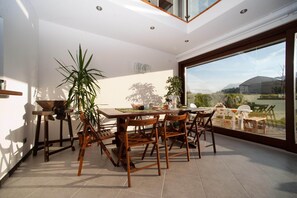 Villa | Dining