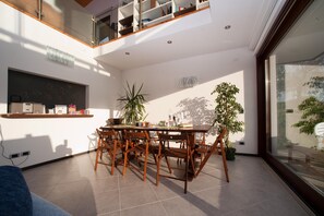 Villa | Dining