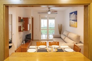 アパートメント 2 ベッドルーム 喫煙可 バルコニー | リビングルーム