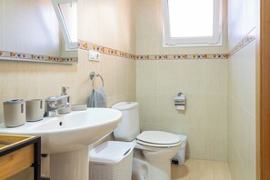 アパートメント 2 ベッドルーム 喫煙可 バルコニー | バスルーム