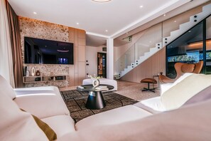 Televisión y chimenea