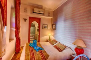 In-room safe, blackout curtains, free WiFi