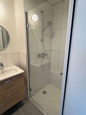 House | Bathroom | Hair dryer, towels, shampoo