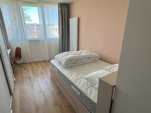 Hus | 1 soverom, skrivebord for bærbar PC, strykejern/-brett og sengetøy