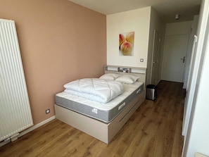 Hus | 1 soverom, skrivebord for bærbar PC, strykejern/-brett og sengetøy