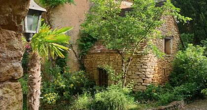 Périgord Noir. The Whispering Garden. Gîte le Pigeonnier