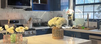 Spacious 5-bedroom house in nice Des Plaines with AC, WiFi