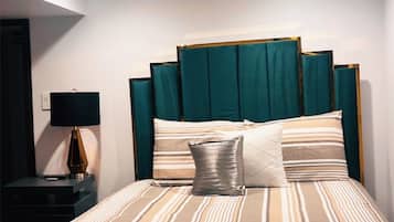 5 bedrooms, iron/ironing board, WiFi, bed sheets