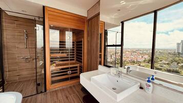 In-room safe, individually furnished, desk, laptop workspace