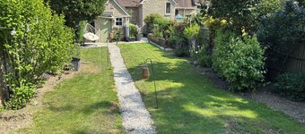 Gorgeous double  room in lovely cottage. Bicester Motion Village Brackley Sstone