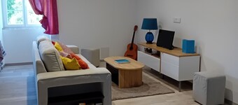 New, single-storey apartment in a Gers mansion with hillside views