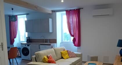 New, single-storey apartment in a Gers mansion with hillside views